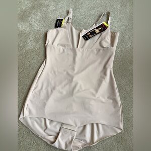 Maidenform WYOB bodybriefer. Size M